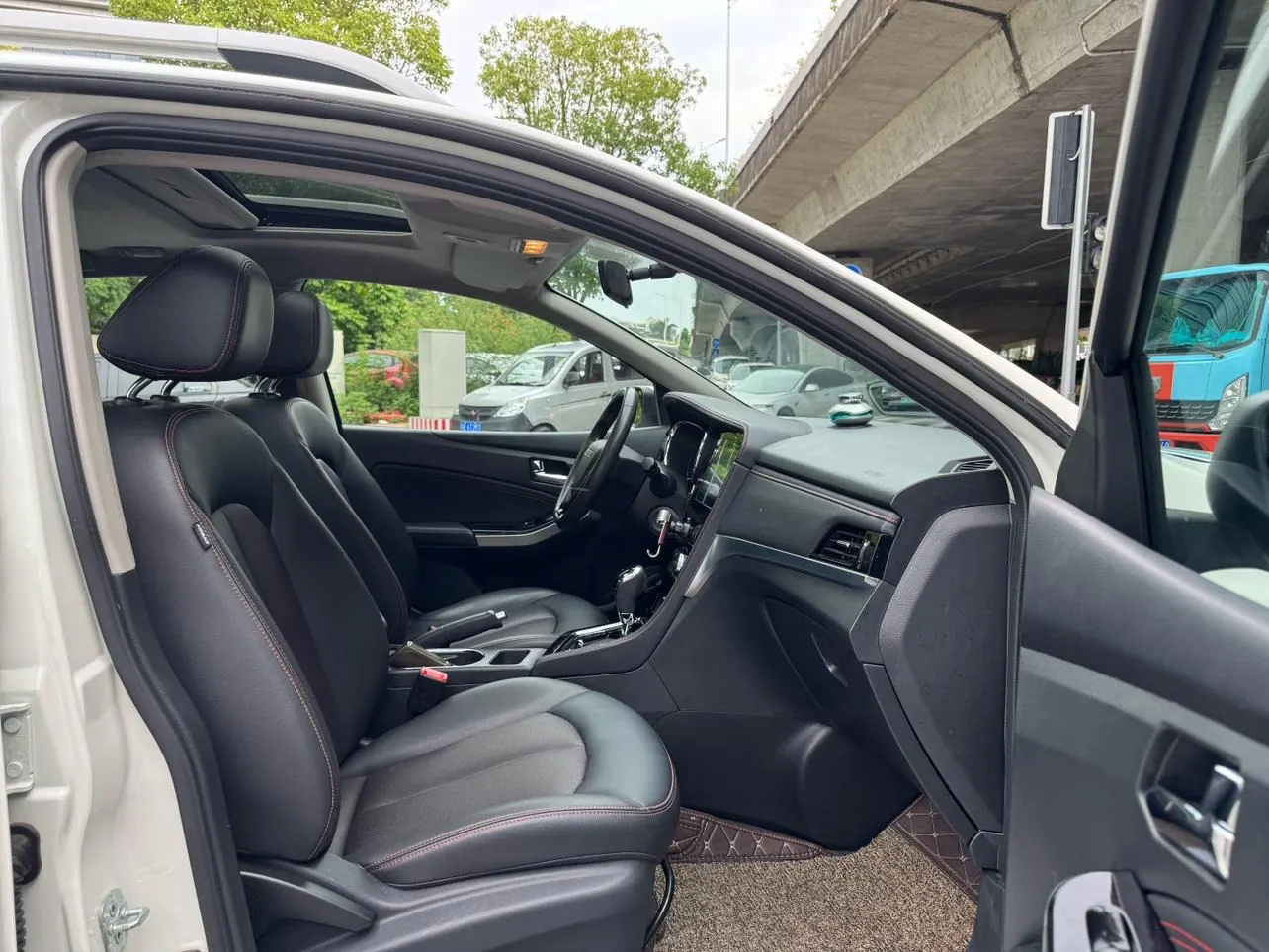 VenuciaT70 2.0L CVT photo 11