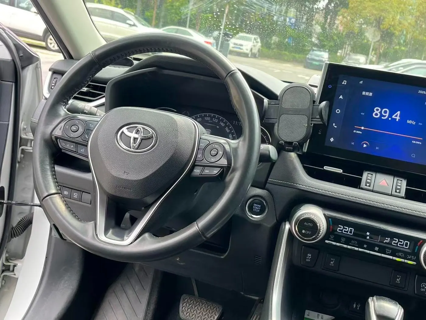 Toyota RAV4 2.0L photo 9