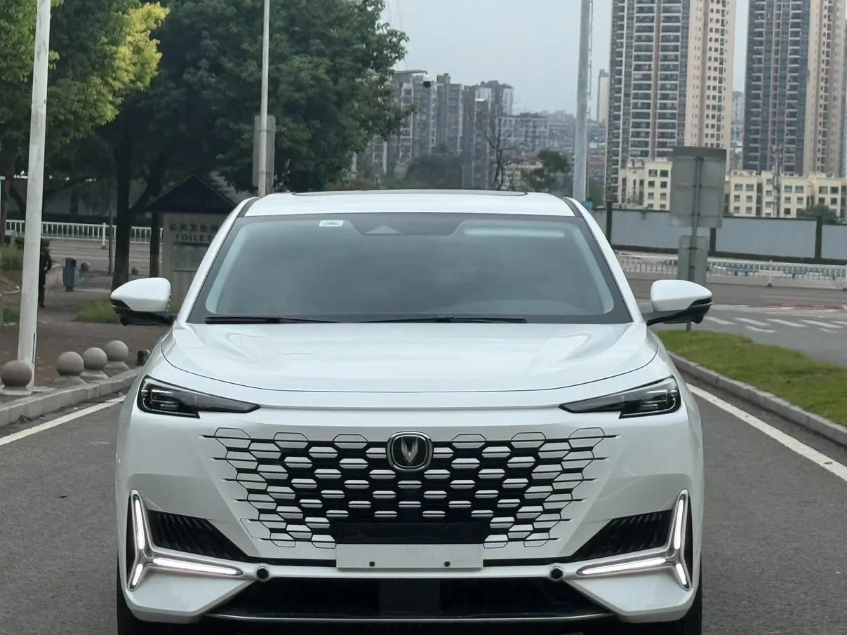 Changan UNI-K 1.5T 130km photo 2