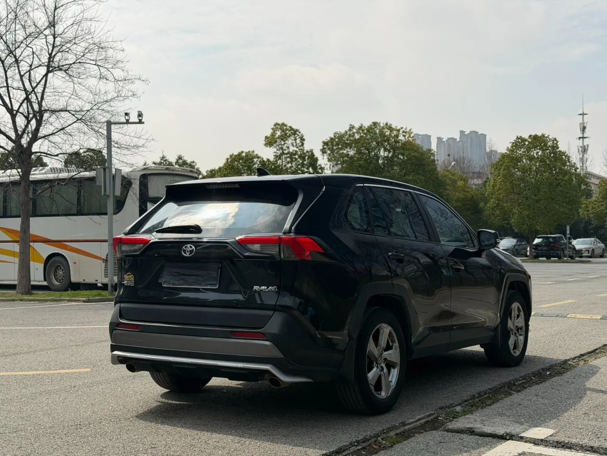Toyota RAV4 2.0L photo 7