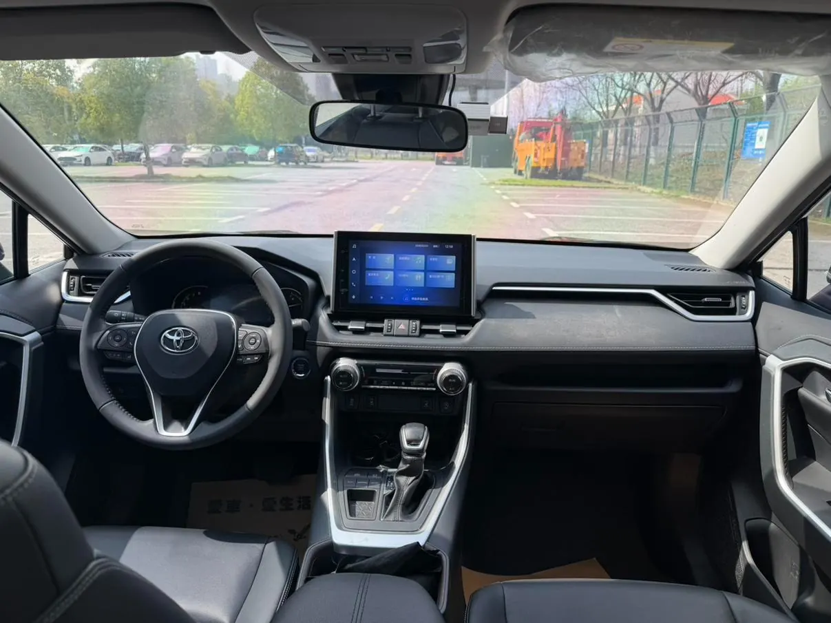 Toyota RAV4 2.0L photo 8