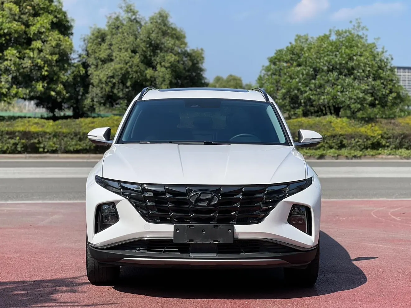 Hyundai Tucson Hyundai TucsonL 1.5T DLX photo 3