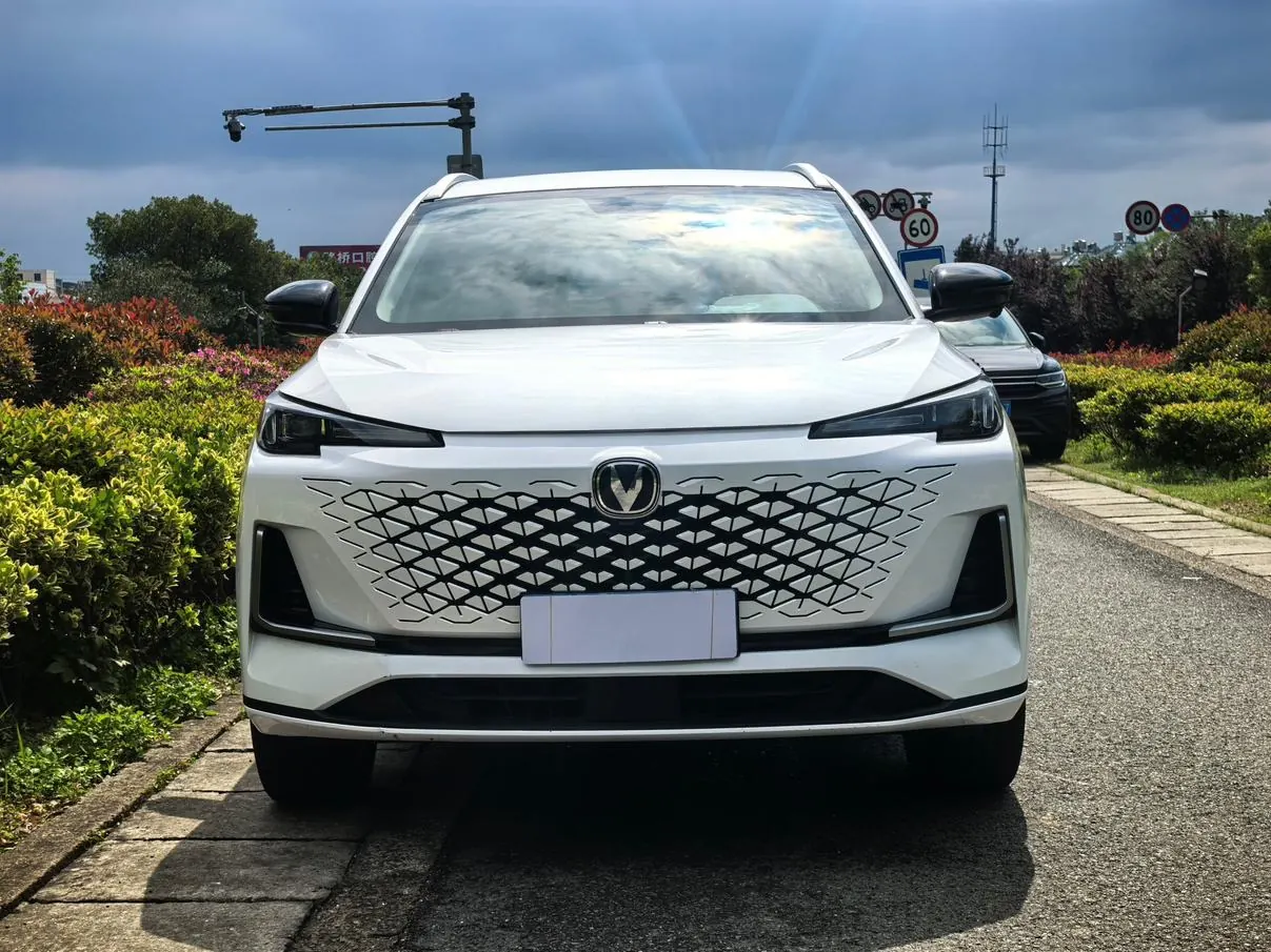 Changan CS55 PLUS 1.5T DCT photo 2