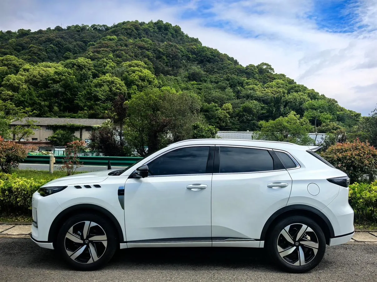 Changan CS55 PLUS 1.5T DCT photo 3